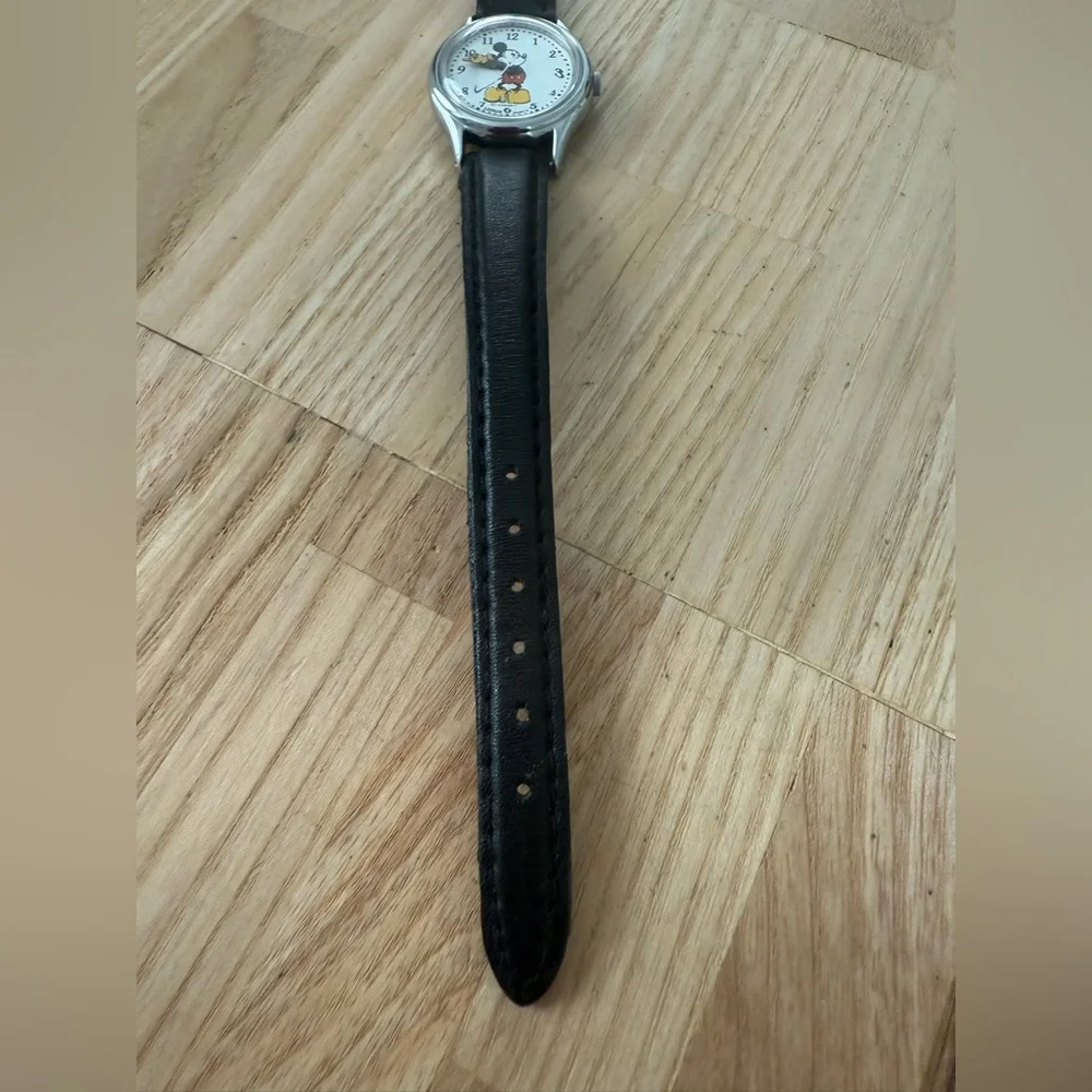 Vintage Lorus Disney Mickey Mouse moving arms watch NEW BATTERY